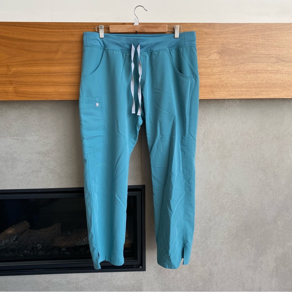 FIGS Scrub Women’s Pants Teal Green Cargo Technical Collection, Size L